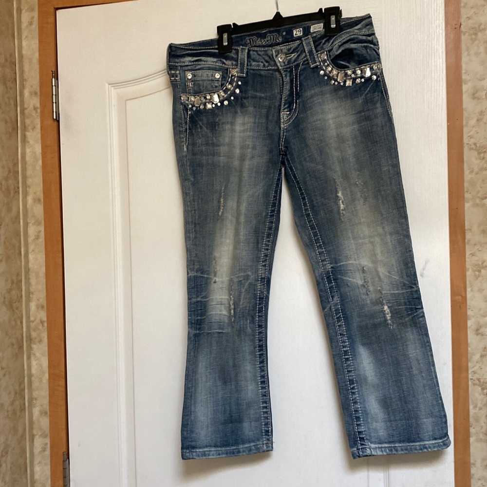 Miss Me distressed capri jeans